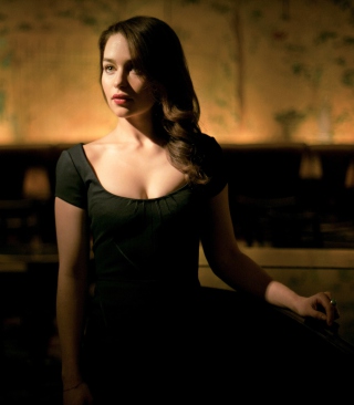Emilia Clarke - Obrázkek zdarma pro 640x1136