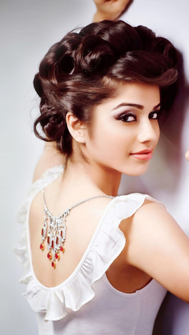 Shreya Gupta Bollywood Star wallpaper 640x1136