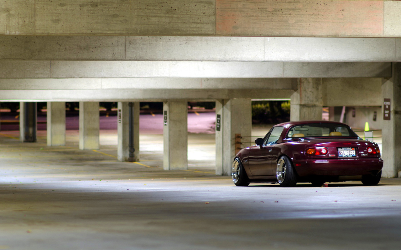 Mazda RX 8 In Garage wallpaper 1280x800