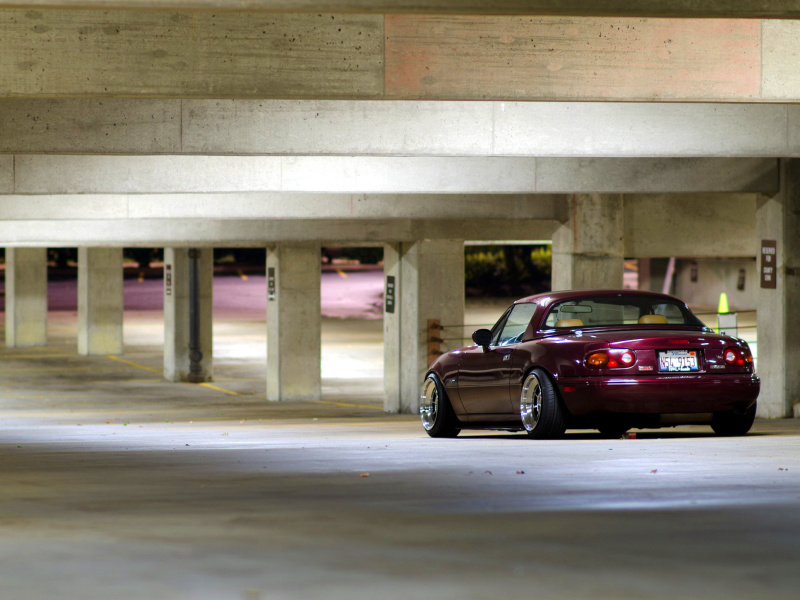 Das Mazda RX 8 In Garage Wallpaper 800x600