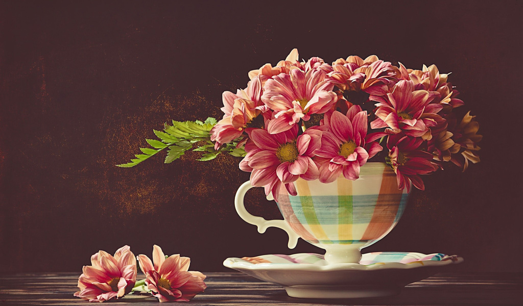 Das Chrysanthemums in ingenious vase Wallpaper 1024x600