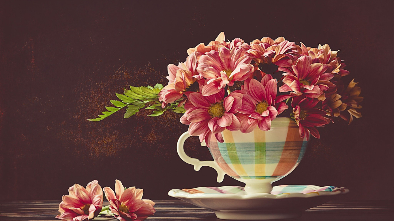 Screenshot №1 pro téma Chrysanthemums in ingenious vase 1366x768