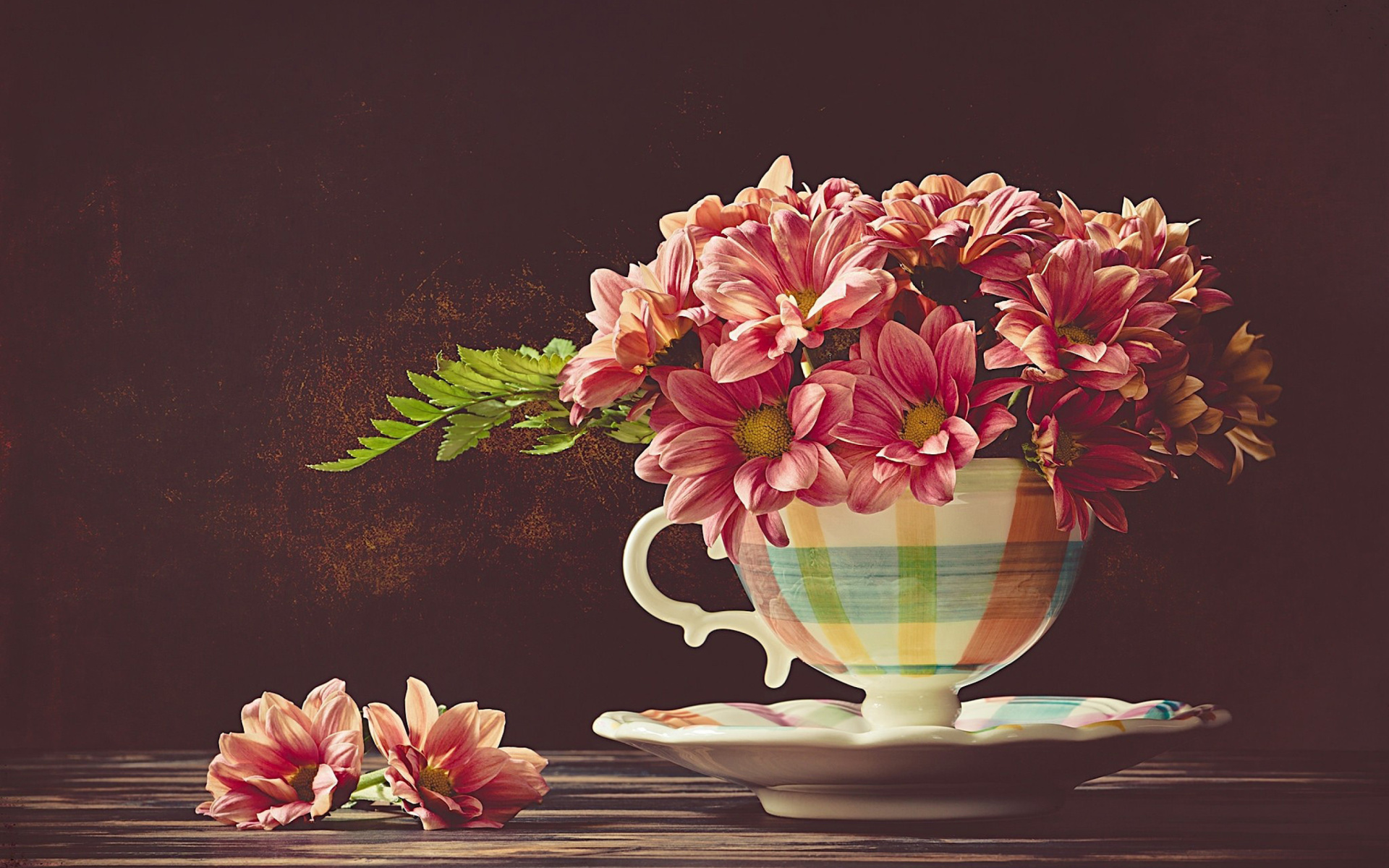 Fondo de pantalla Chrysanthemums in ingenious vase 1920x1200
