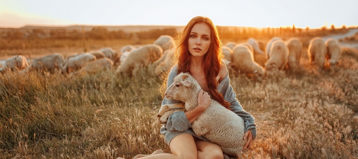 Fondo de pantalla Girl with Sheep 720x320