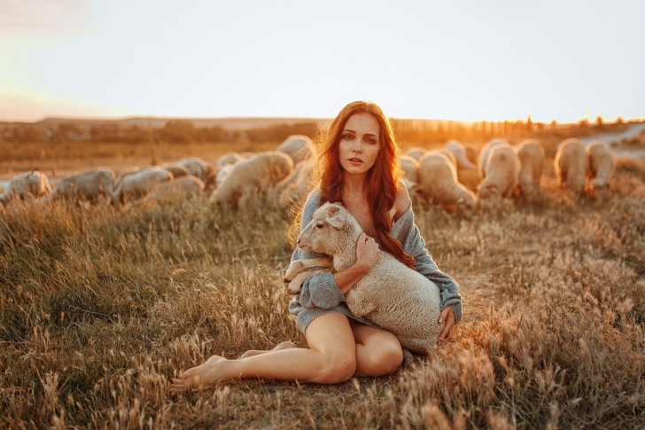 Das Girl with Sheep Wallpaper