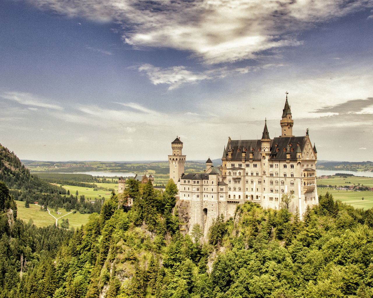 Bavarian Neuschwanstein Castle screenshot #1 1280x1024