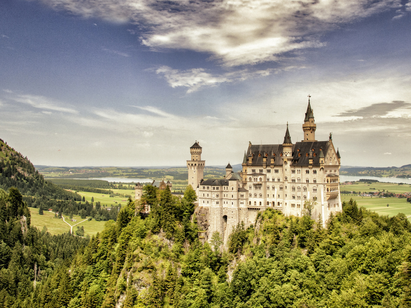 Bavarian Neuschwanstein Castle screenshot #1 1400x1050