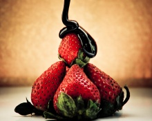Strawberries with chocolate wallpaper 220x176