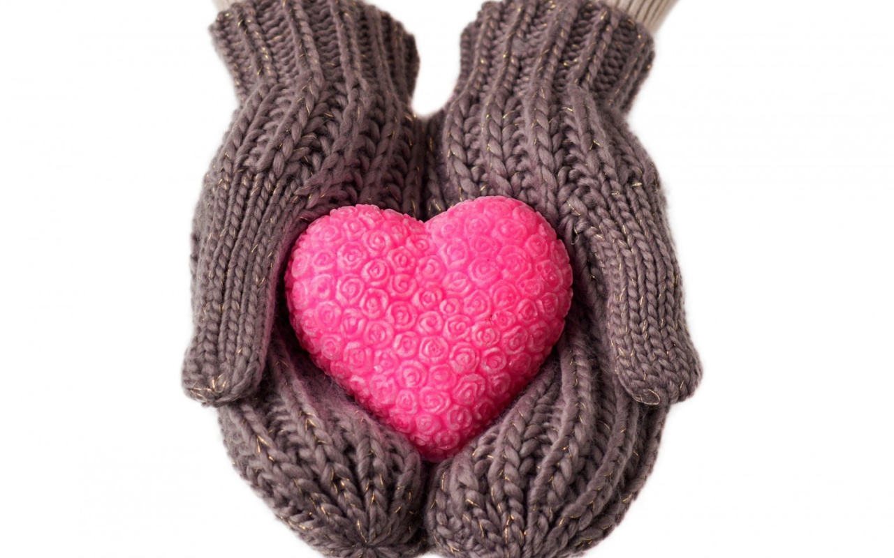 Das Heart in Gloves Wallpaper 1280x800