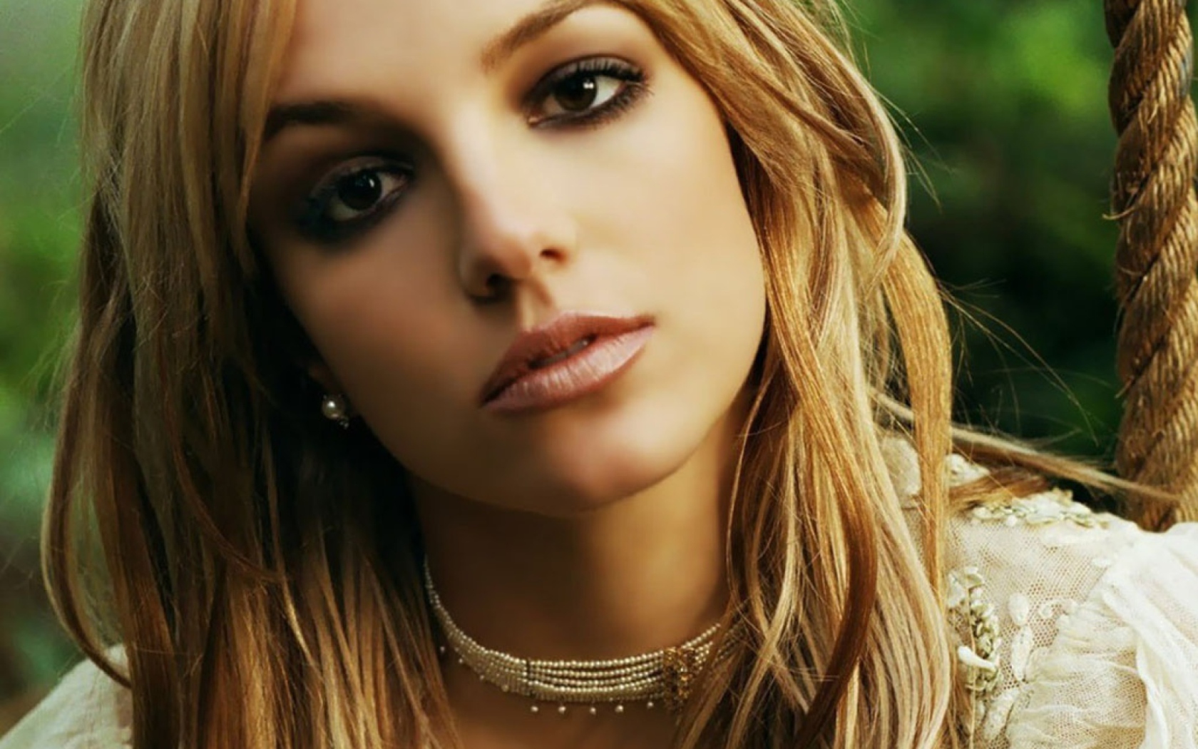 Britney Spears screenshot #1 1680x1050