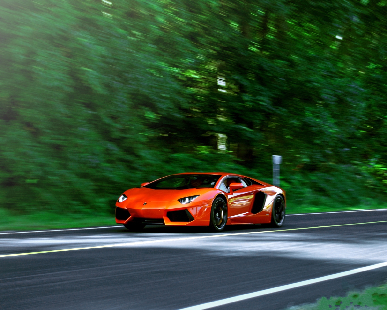 Screenshot №1 pro téma Orange Lamborghini Aventador Lp700-4 1600x1280