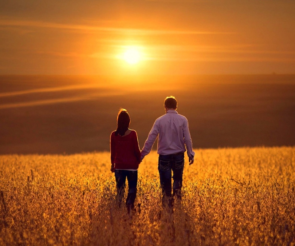 Couple at sunset wallpaper 960x800