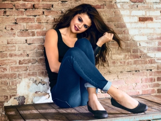 Fondo de pantalla Pretty Girl Selena Gomez 2014 320x240