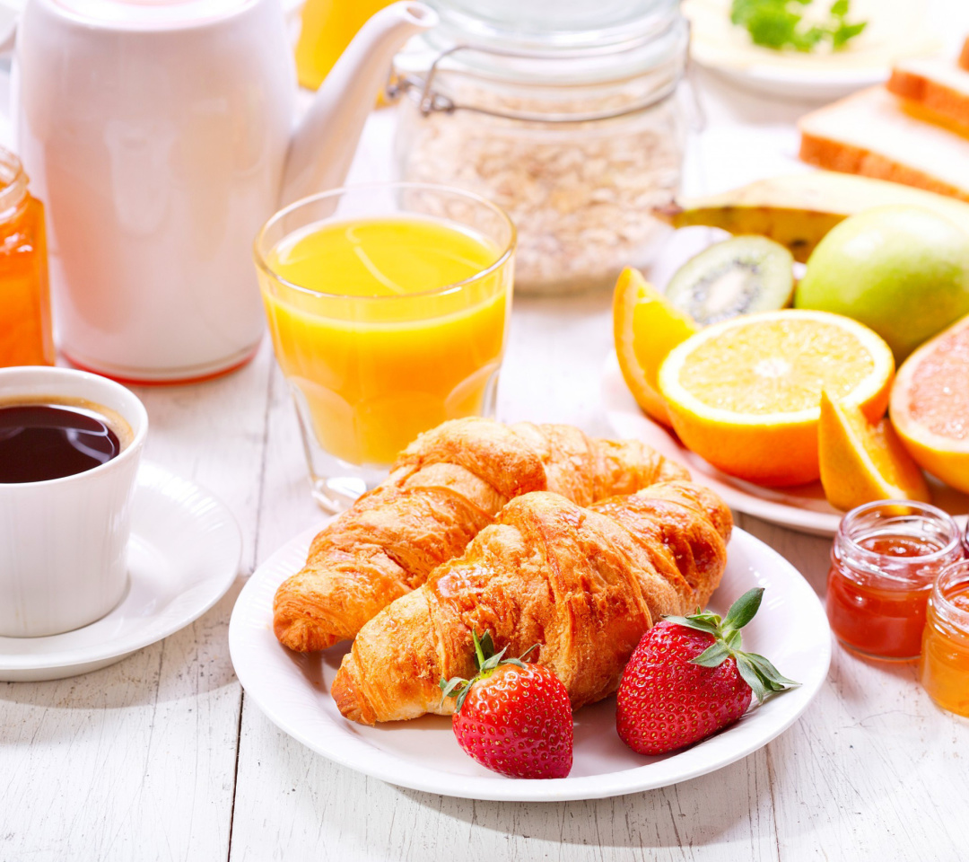 Fondo de pantalla Breakfast with croissants and fruit 1080x960