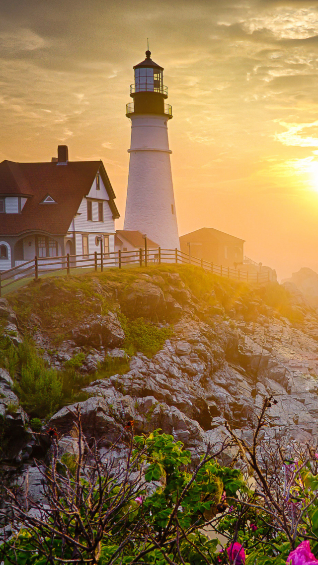 Lighthouse In Morning Mist wallpaper 640x1136
