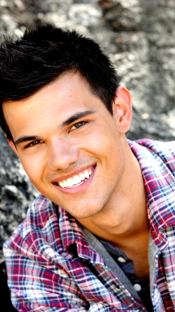 Taylor Lautner screenshot #1 360x640