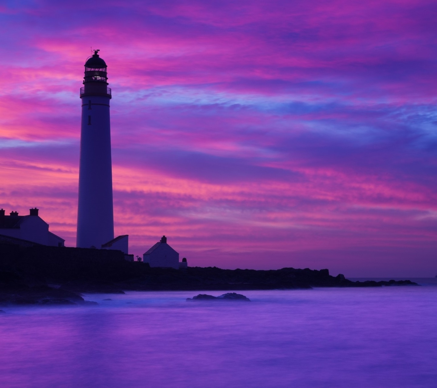 Das Lighthouse under Purple Sky Wallpaper 1440x1280