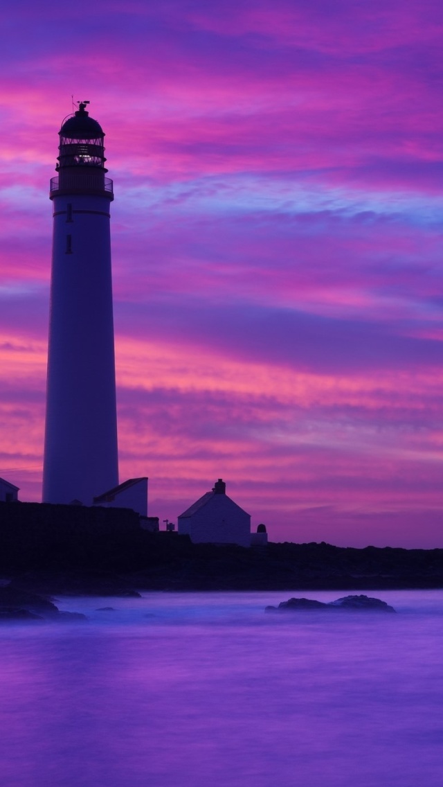 Das Lighthouse under Purple Sky Wallpaper 640x1136