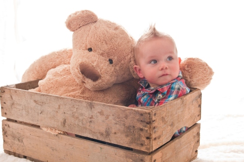Das Baby Boy With Teddy Bear Wallpaper 480x320