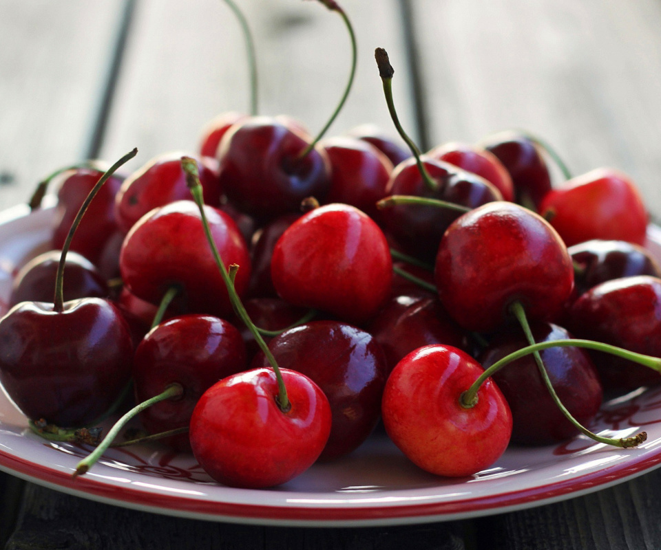 Das Cherry Plate Wallpaper 960x800