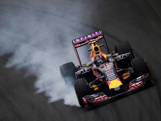 Fondo de pantalla Red Bull F1 Infiniti 320x240