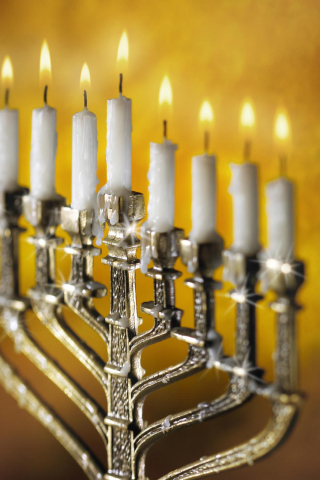 Das Lighting of Menorah in Jerusalem Wallpaper 320x480