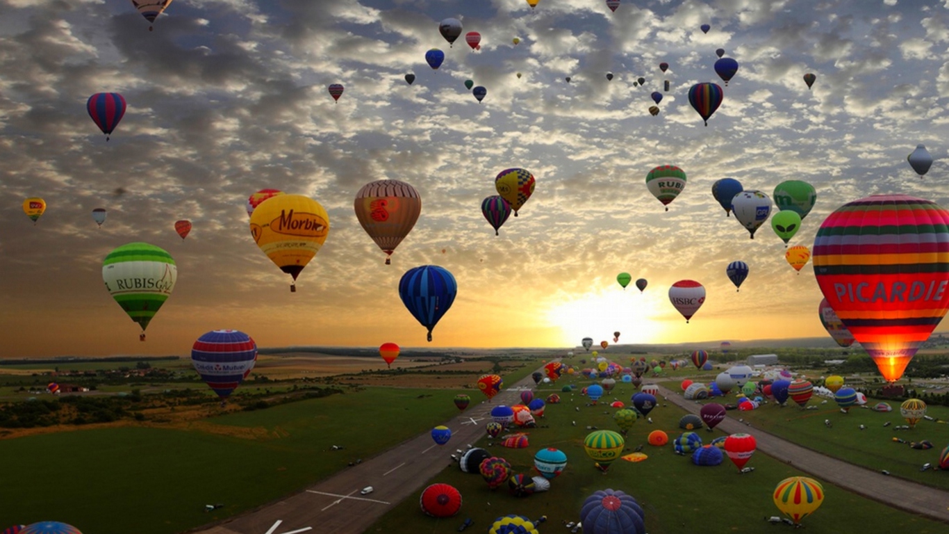 Air Balloons wallpaper 1366x768