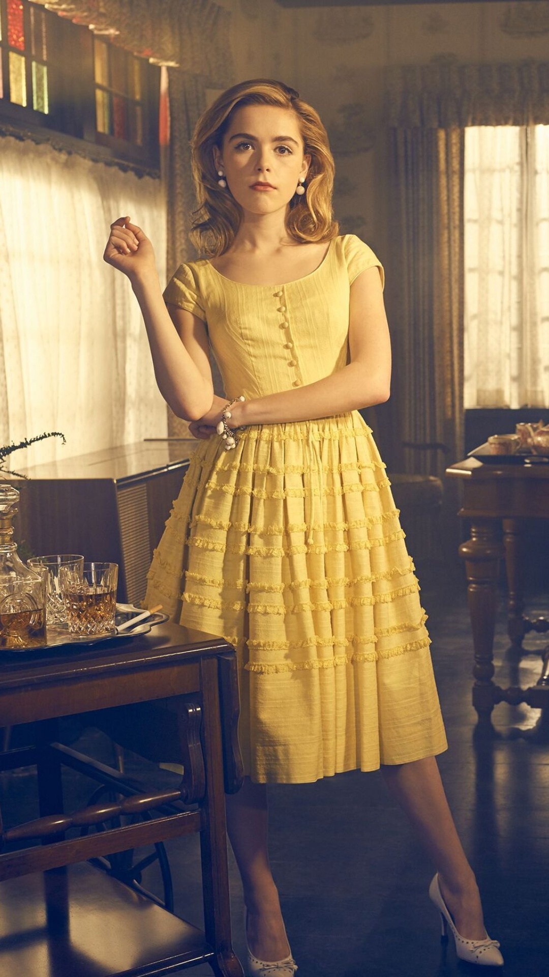 Kiernan Shipka in Feud TV series wallpaper 1080x1920