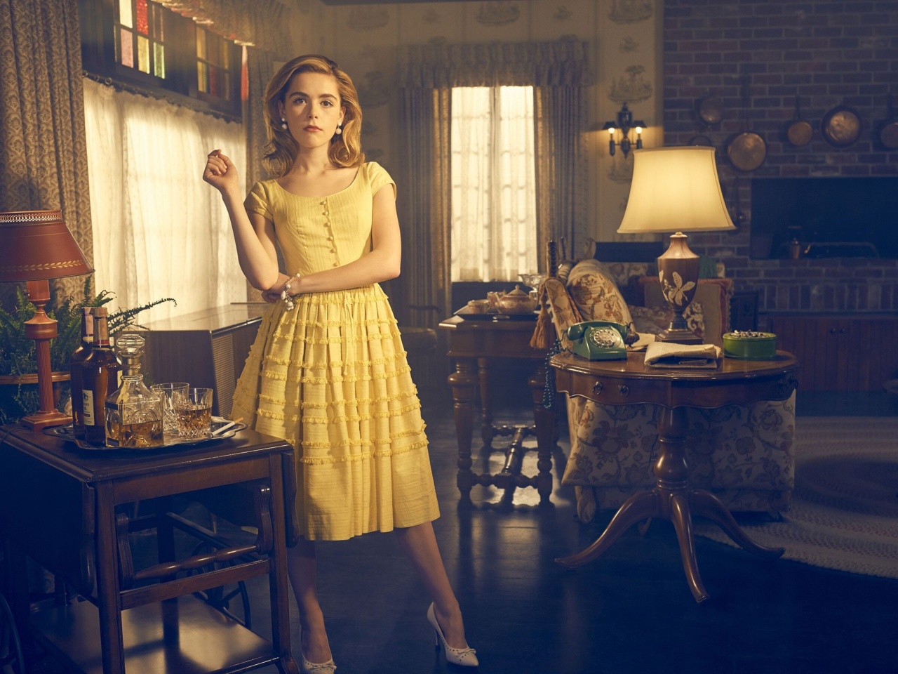 Sfondi Kiernan Shipka in Feud TV series 1280x960