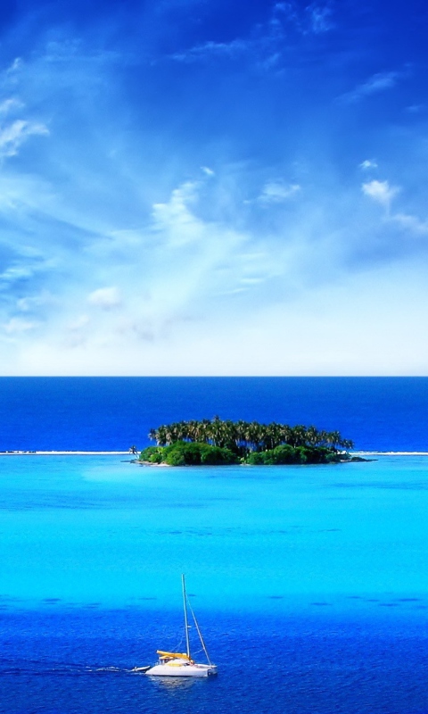 Das Green Island In Middle Of Blue Ocean And White Boat Wallpaper 480x800