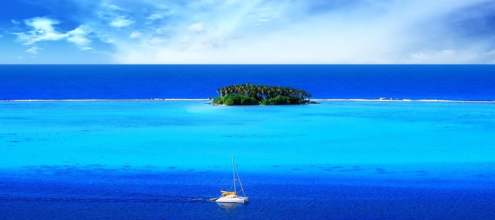 Screenshot №1 pro téma Green Island In Middle Of Blue Ocean And White Boat 720x320