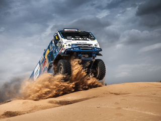 Das Rally Dakar Kamaz Truck Wallpaper 320x240