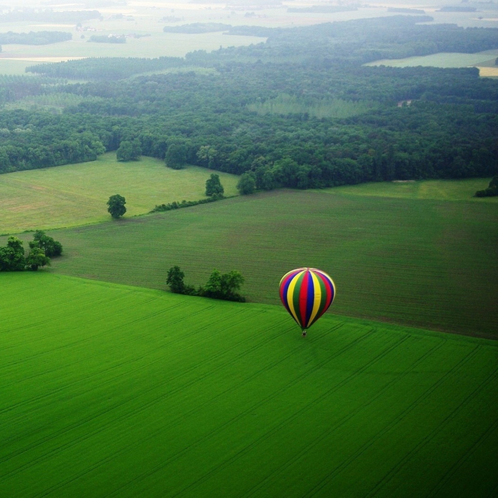 Sfondi Balloon And Beautiful Landscape 1024x1024