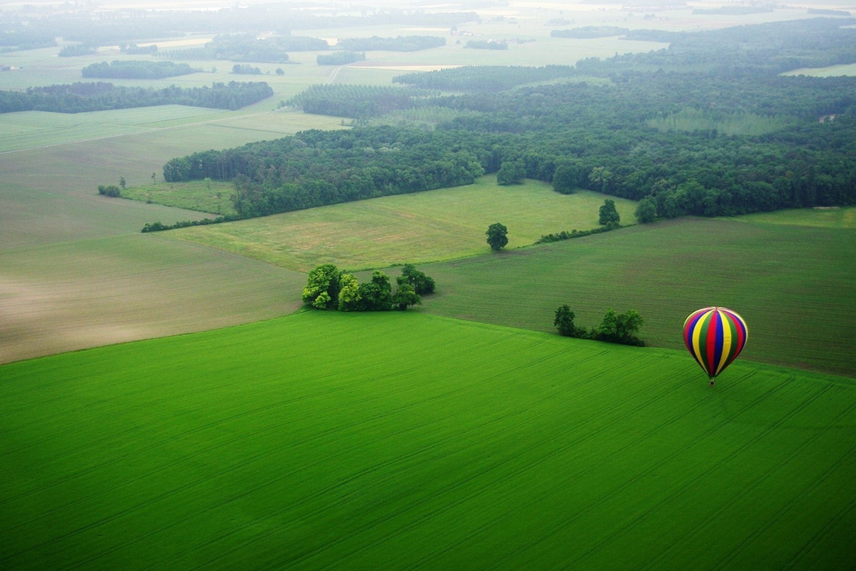 Fondo de pantalla Balloon And Beautiful Landscape 2880x1920