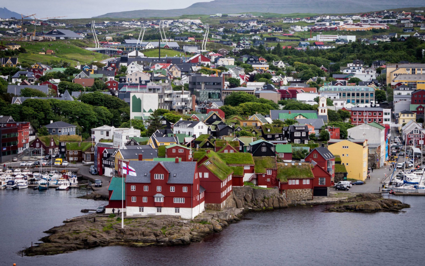 Screenshot №1 pro téma Torshavn City on Faroe Island 1440x900