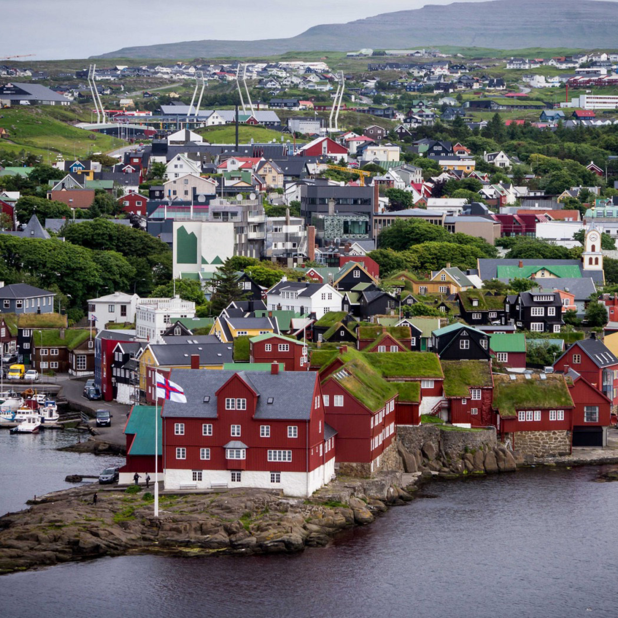 Screenshot №1 pro téma Torshavn City on Faroe Island 2048x2048