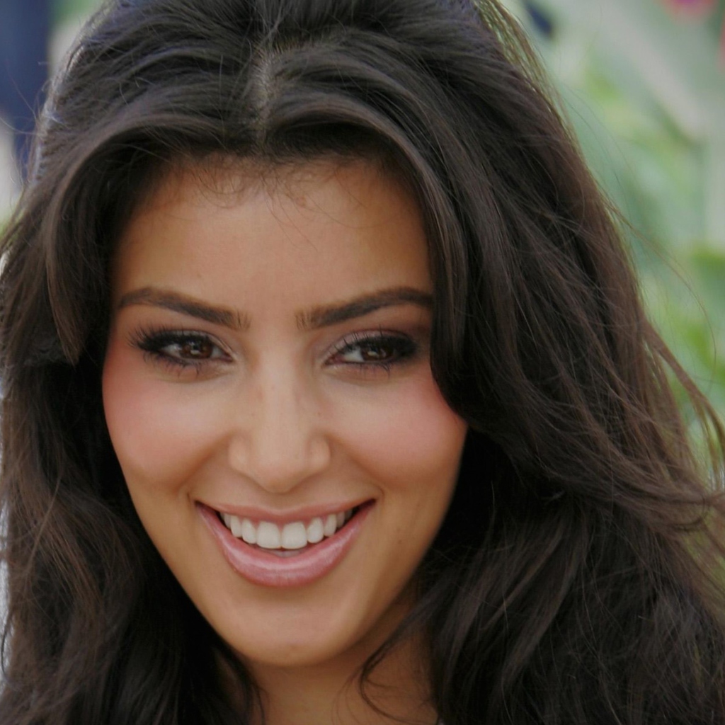 Screenshot №1 pro téma Kim Kardashian 1024x1024