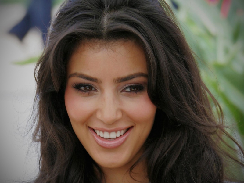 Screenshot №1 pro téma Kim Kardashian 800x600