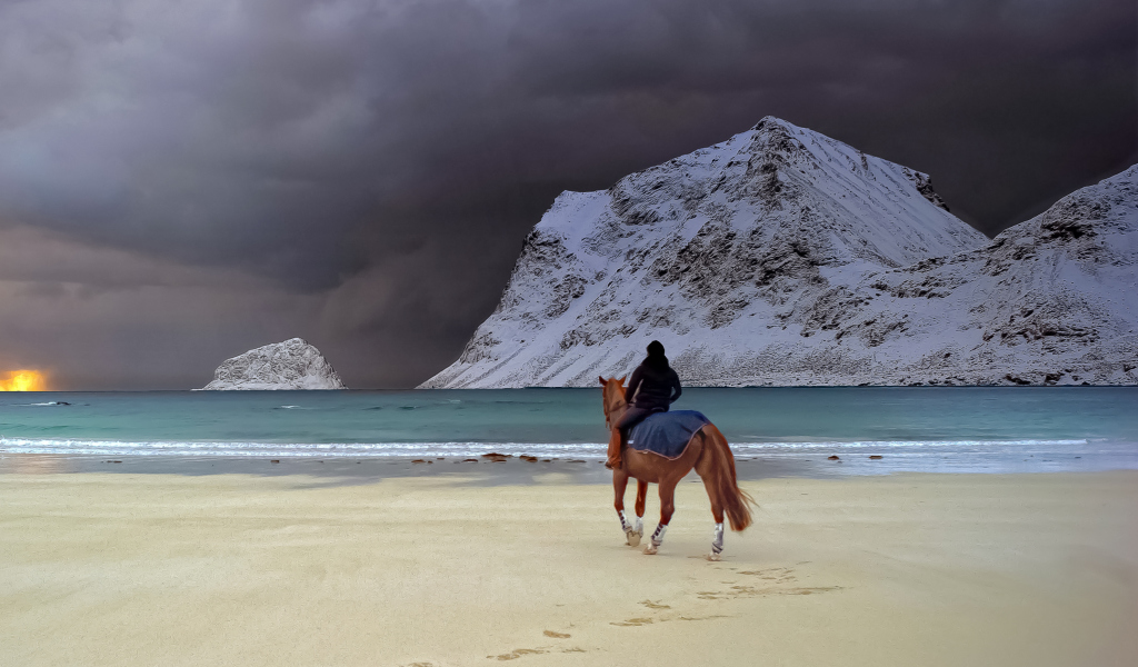 Fondo de pantalla Horse Riding On Beach 1024x600