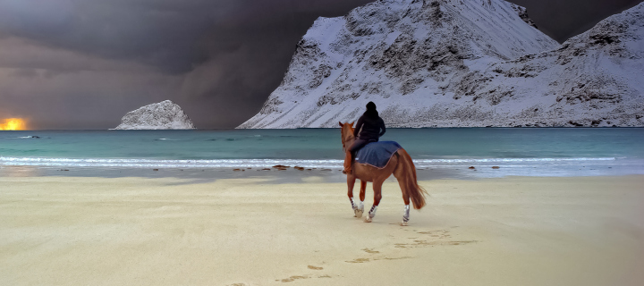 Обои Horse Riding On Beach 720x320