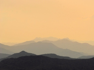 Screenshot №1 pro téma Foggy Mountains 320x240
