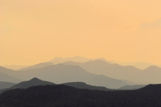 Foggy Mountains - Obrázkek zdarma pro 1280x800