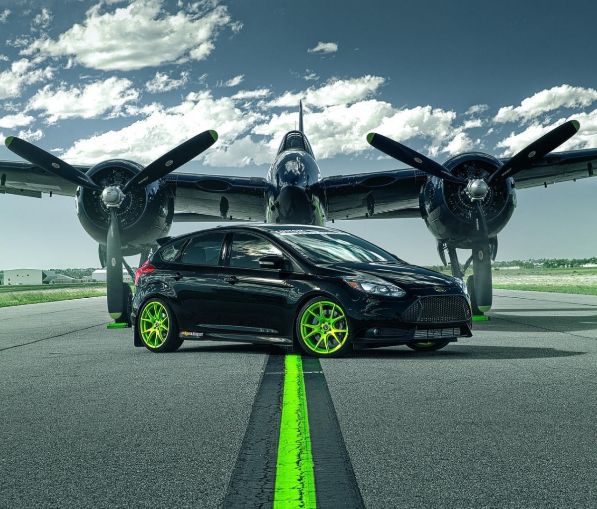 Fondo de pantalla Ford Focus ST with Jet 1200x1024