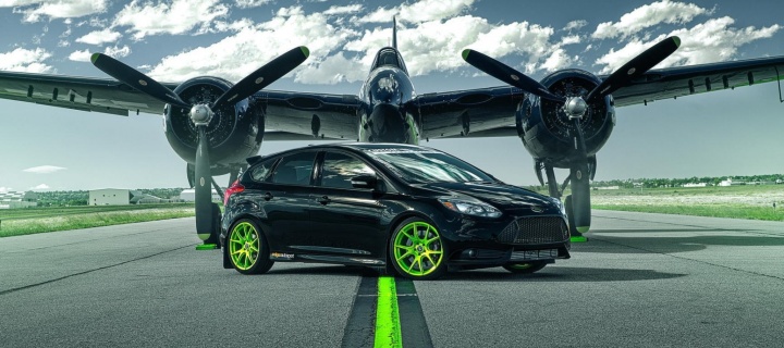 Das Ford Focus ST with Jet Wallpaper 720x320