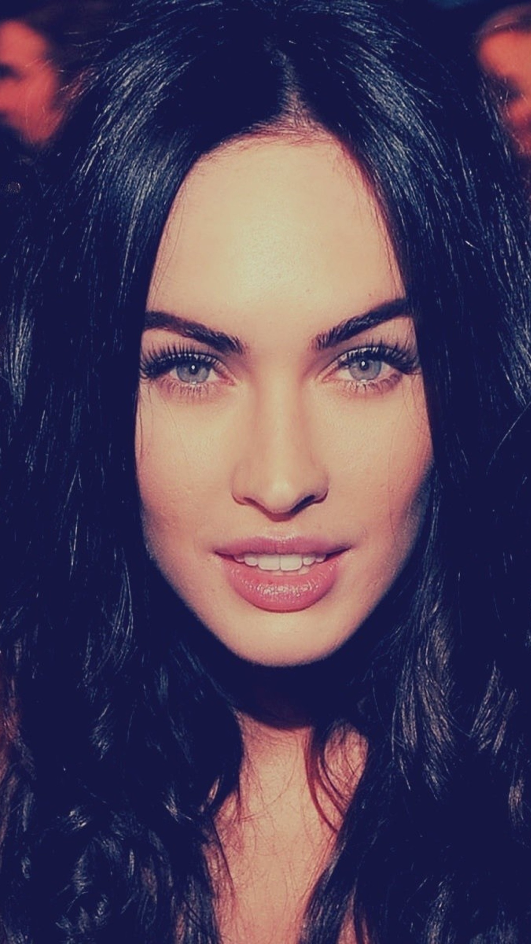 Fondo de pantalla Megan Fox Portrait 1080x1920