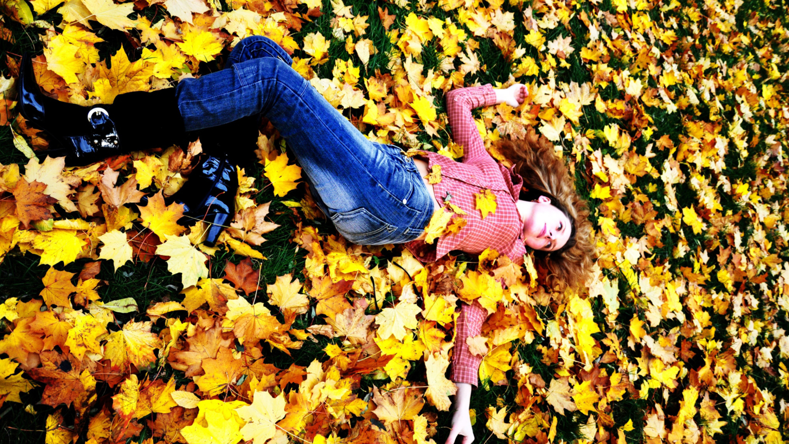 Screenshot №1 pro téma Autumn Girl 1600x900