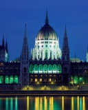 Screenshot №1 pro téma Parliament Building Budapest Hungary 128x160