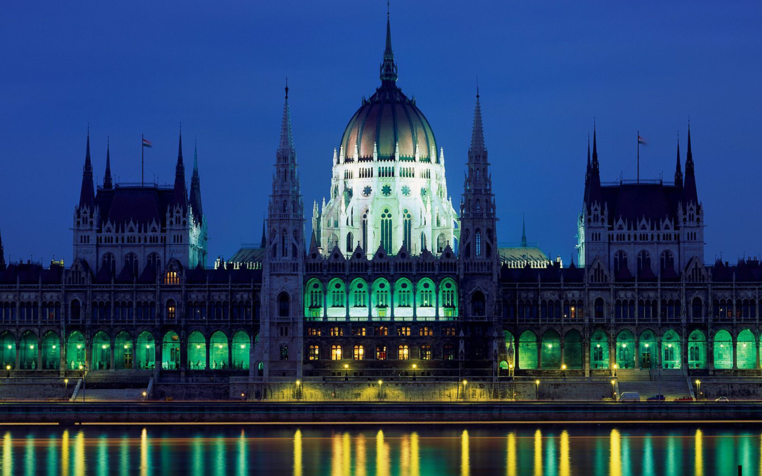 Screenshot №1 pro téma Parliament Building Budapest Hungary 2560x1600