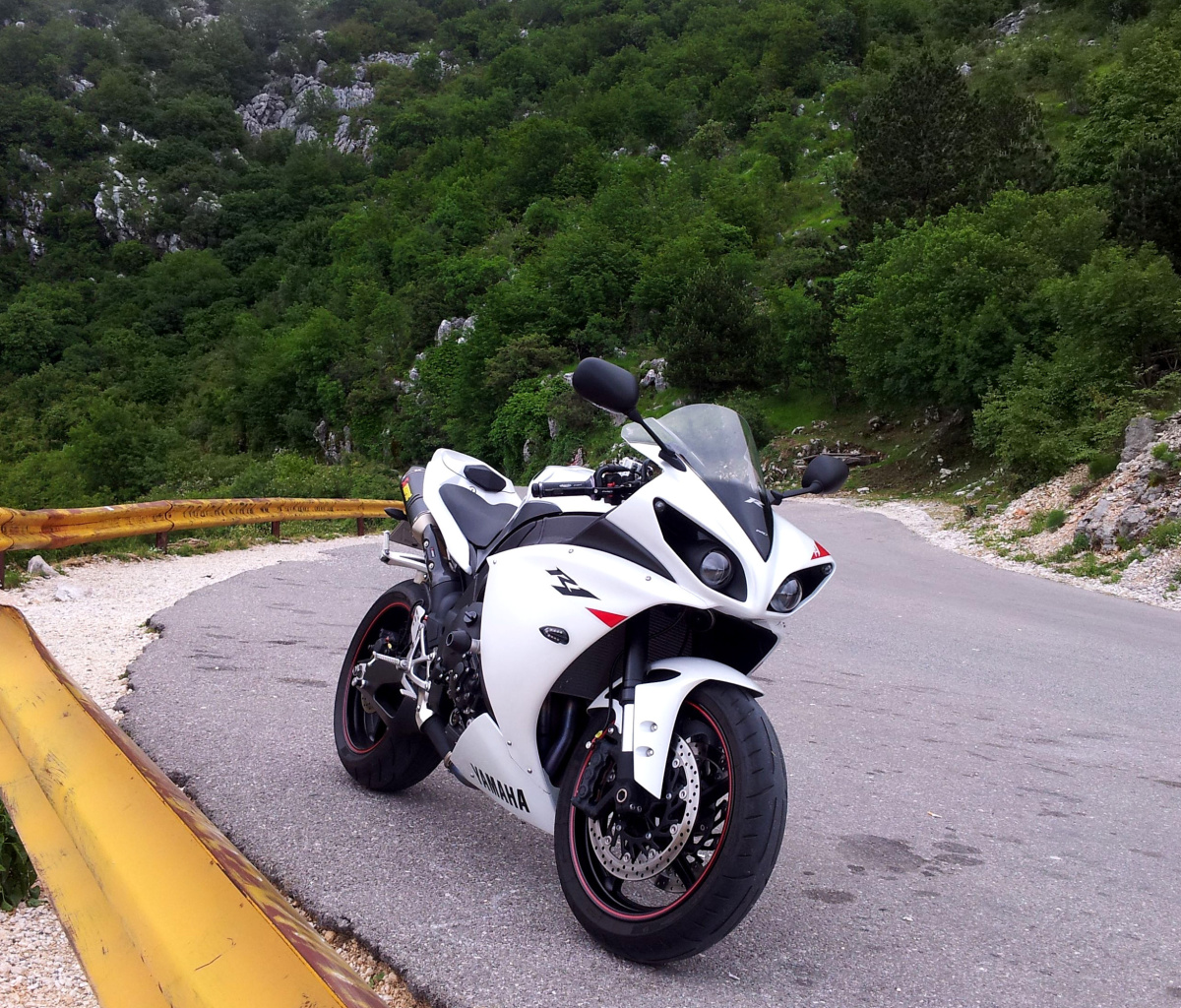 Yamaha YZF-R1 Superbike screenshot #1 1200x1024