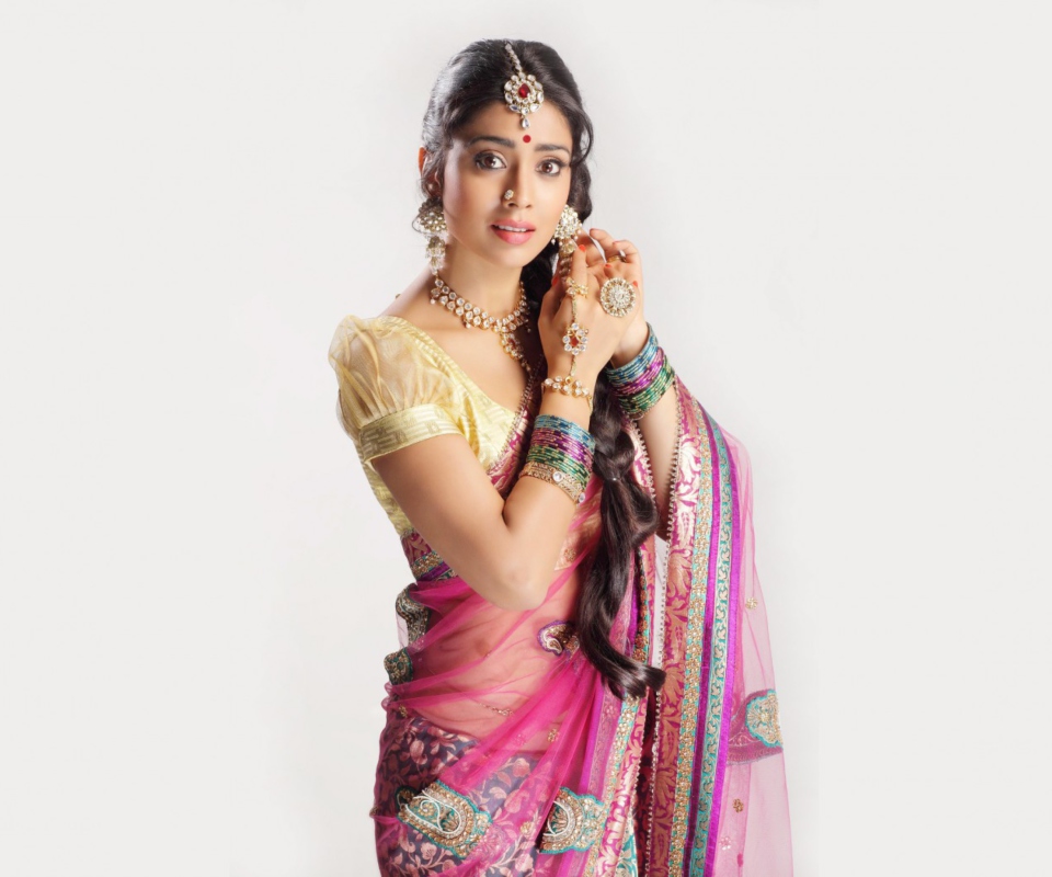 Screenshot №1 pro téma Shriya Saran In Pink Saree 960x800